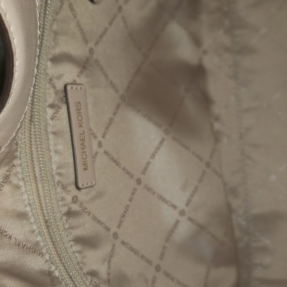 Michael Kors Joan Shoulderbag - Picture 7 of 8